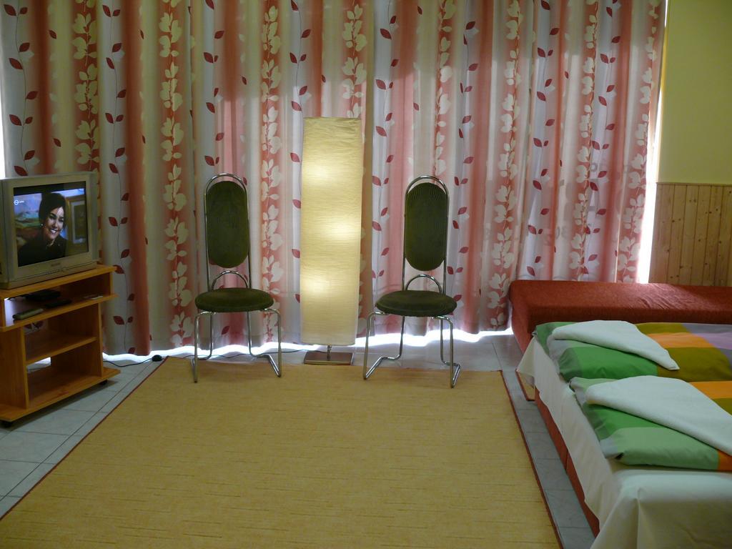 Ferienwohnung Madacsi Vendeghaz Kiskoros Exterior foto